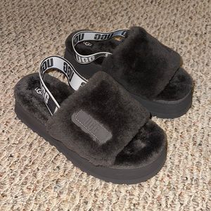 ✨NWOT!✨ UGG GREY DISCO SLIDE PLATFORM SLIPPERS
